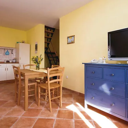 Amazing In Tribunj With Wifi&4 Bedrooms Vakantiehuis *