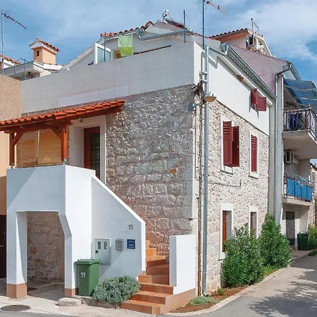 Amazing In Tribunj With Wifi&4 Bedrooms Vakantiehuis