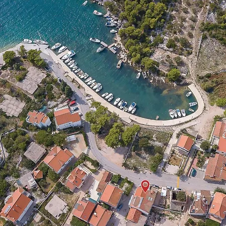 Amazing In Tribunj With Wifi&4 Bedrooms Vakantiehuis Sovlje